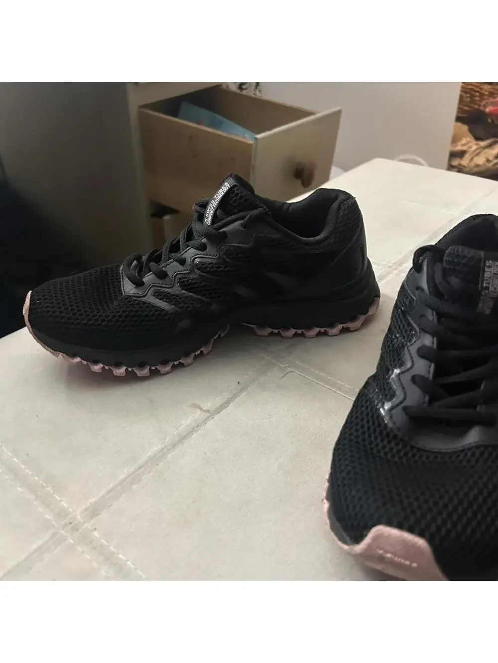 K-Swiss TUBES black comfort running shoes with pink sole size 8 #running #tubes